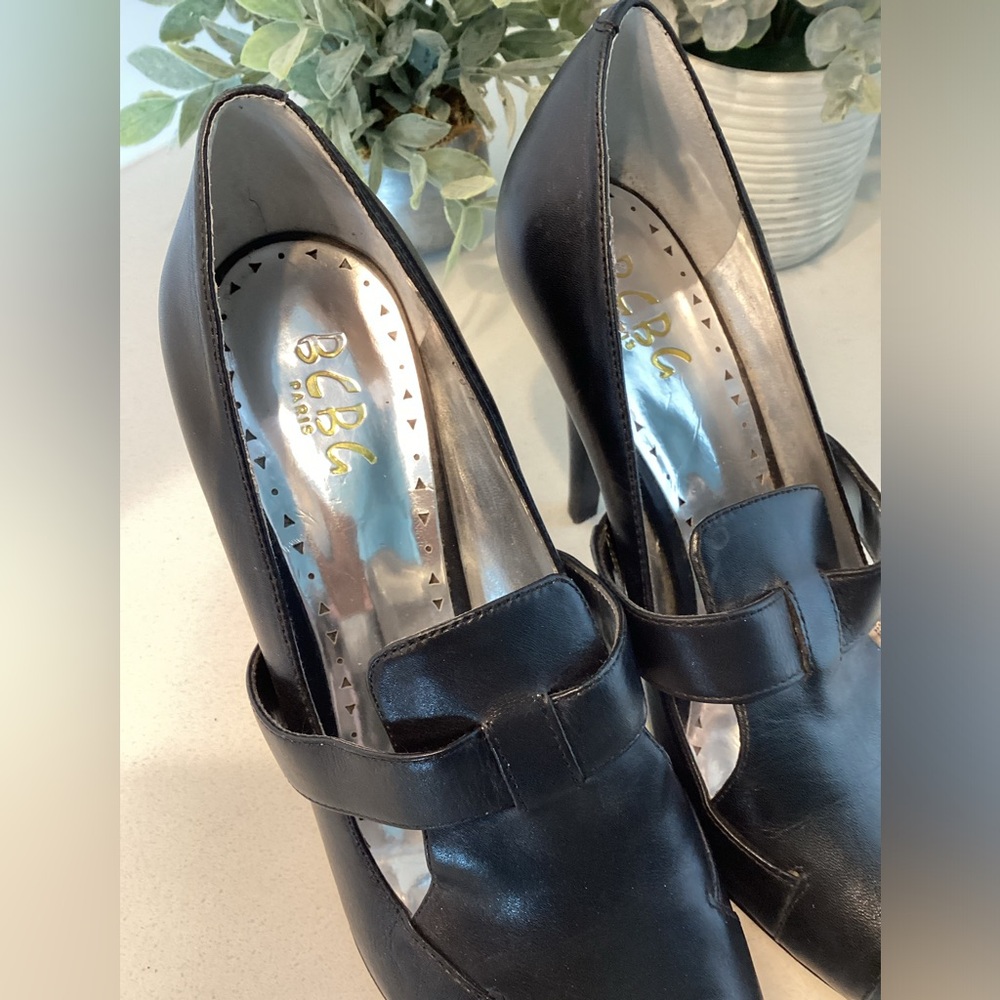 BCBG Paris Elegant Black Leather Women's T-Strap Heels Sz 8.5 - Picture 2 of 7